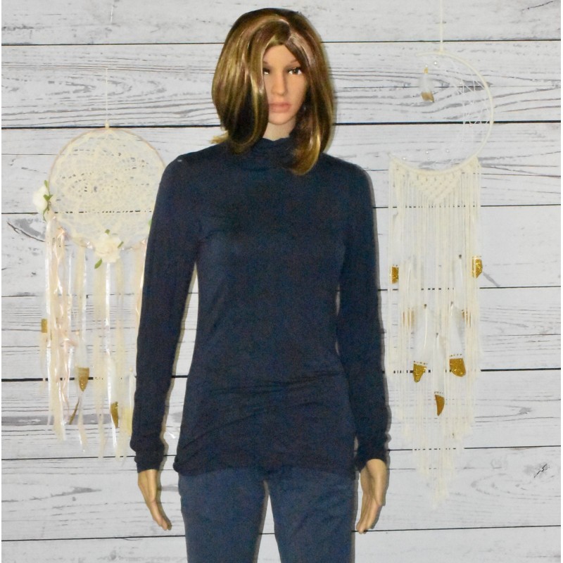 Sous pull femme, du 38 au 46, coloris marine. Sous pull femme, du 38 au 46, coloris marine.