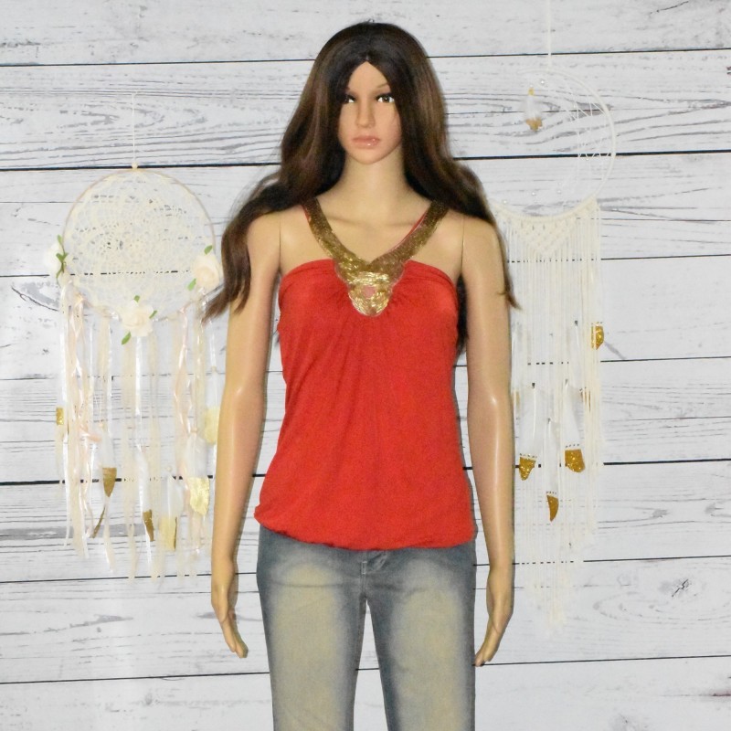 Top de soirée, Perles dorées, taille unique, coloris rouge. Top de soirée, Perles dorées, taille unique, coloris rouge.
