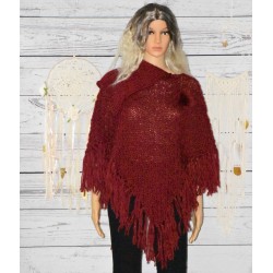 Poncho femme franges et Pompon, coloris rouge.