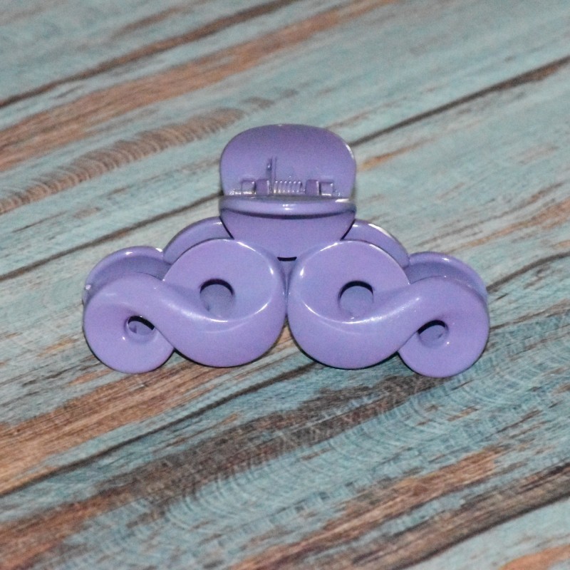 Pince crabe plastique coloré, modèle 1, couleur violet. Pince crabe plastique coloré, modèle 1, couleur violet.