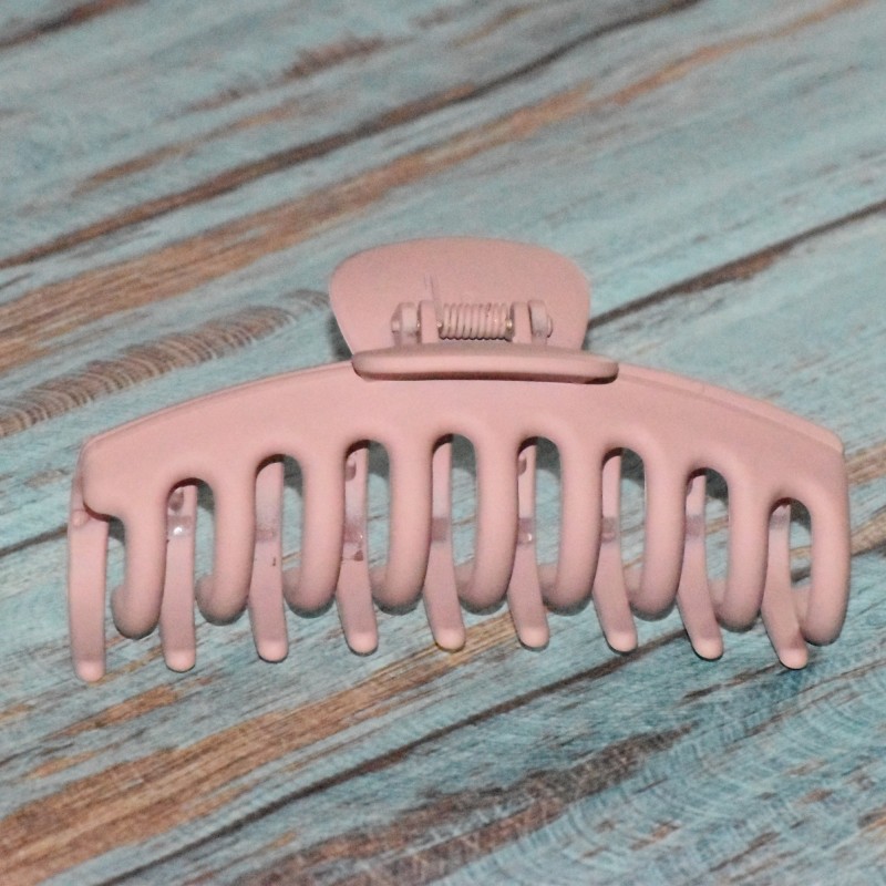 Pince à cheveux, XL, en plastique coloré opaque, coloris rose clair. Pince à cheveux, XL, en plastique coloré opaque, coloris rose clair.