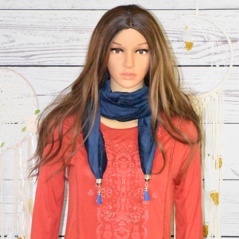 Foulard bijoux, rayures ton sur ton, pendentifs tassel, coloris bleu marine. Foulard bijoux, rayures ton sur ton, pendentifs tassel, coloris bleu marine.
