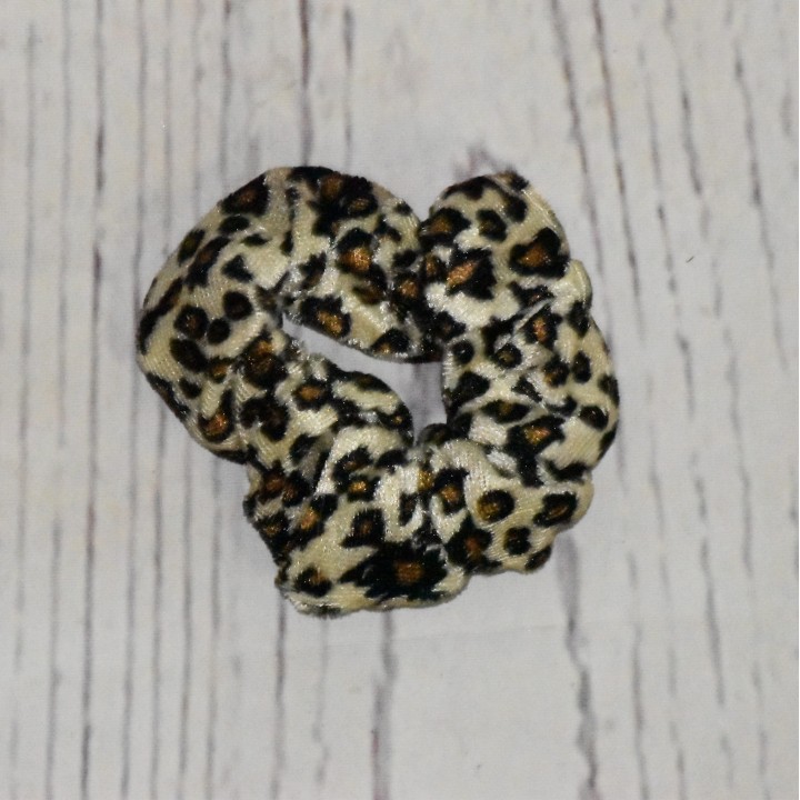 Chouchou velours, motifs fauve, différents modèles.