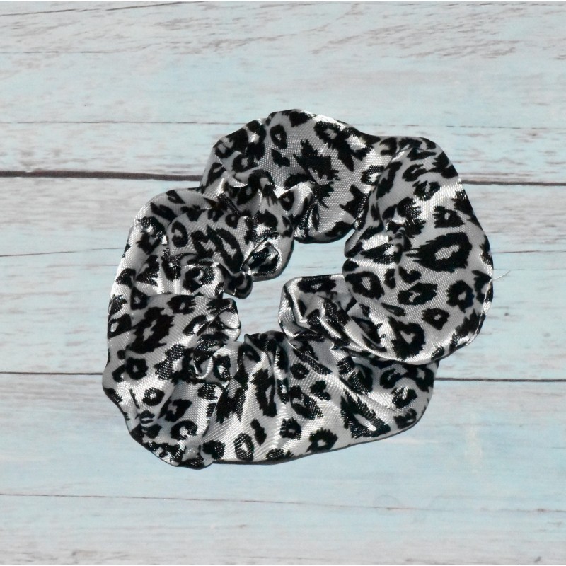 Chouchou impressions peau de guépard, toucher satin, différents modèles. Chouchou impressions peau de guépard, toucher satin, différents modèles.