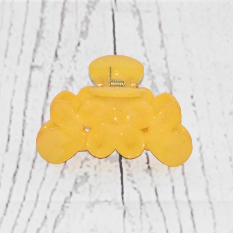 Pince à cheveux, motif fleur, coloris jaune. Pince à cheveux, motif fleur, coloris jaune.