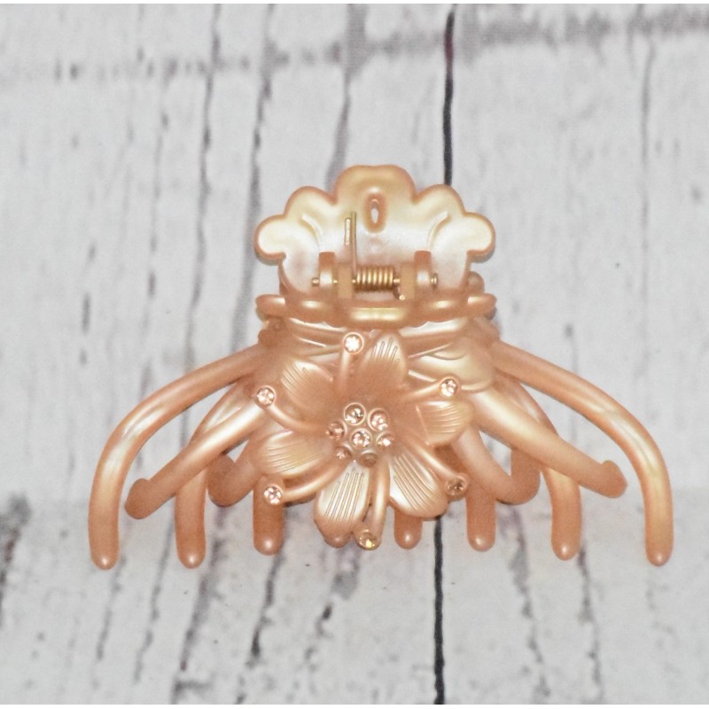 Pince crabe XL 10.5cm, barrette à cheveux strass, coloris beige. Pince crabe XL 10.5cm, barrette à cheveux strass, coloris beige.