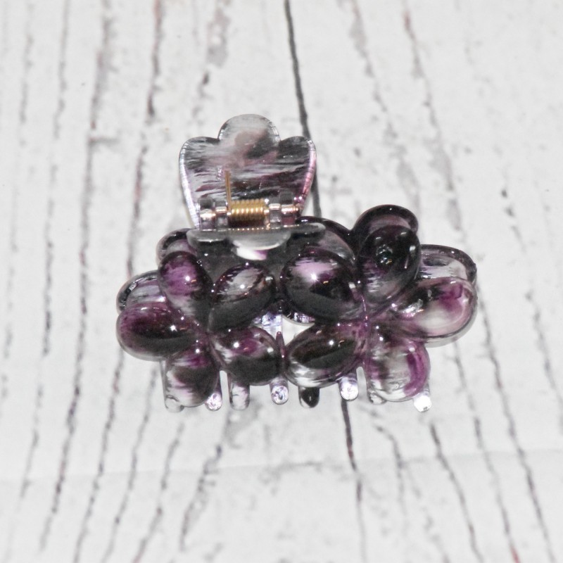 Pince crabe à cheveux, motif fleur, coloris violet. Pince crabe à cheveux, motif fleur, coloris violet.