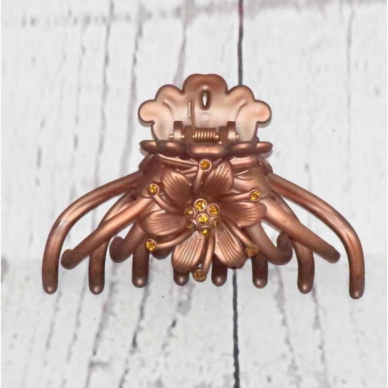Pince crabe XL 10.5cm, barrette à cheveux strass, coloris camel. Pince crabe XL 10.5cm, barrette à cheveux strass, coloris camel.