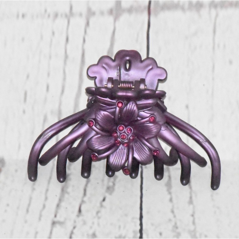 Pince crabe XL 10.5cm, barrette à cheveux strass, coloris violet. Pince crabe XL 10.5cm, barrette à cheveux strass, coloris violet.