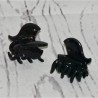 Petite pince crabe noire, forme papillon, coloris noir.
