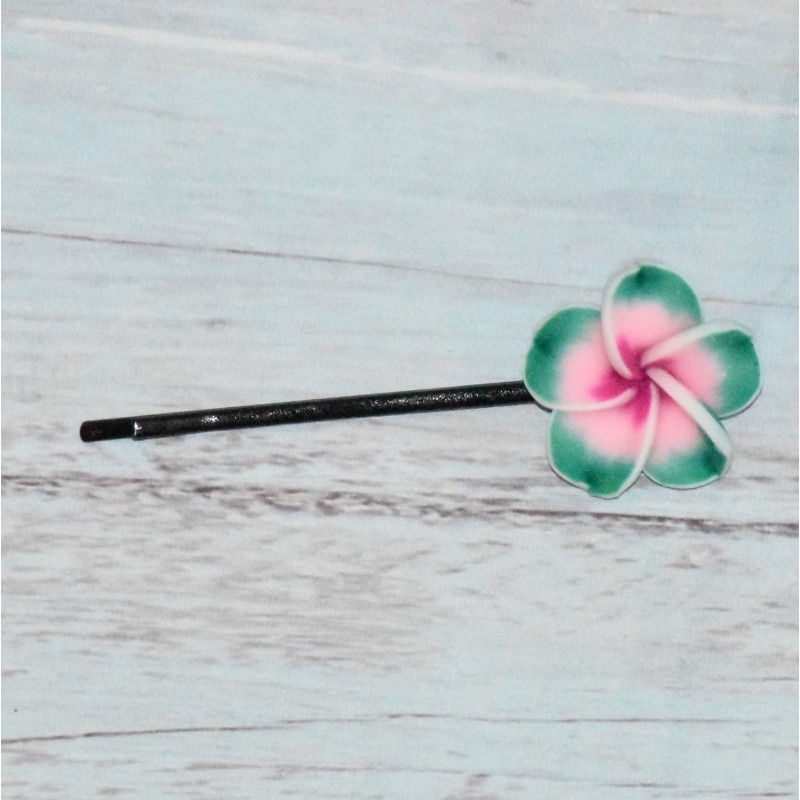Barrette en métal, fleur de frangipanier, coloris vert. Barrette en métal, fleur de frangipanier, coloris vert.