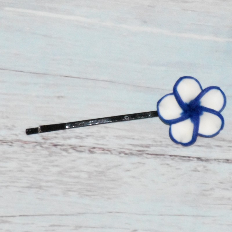 Barrette en métal, fleur de frangipanier, coloris bleu.