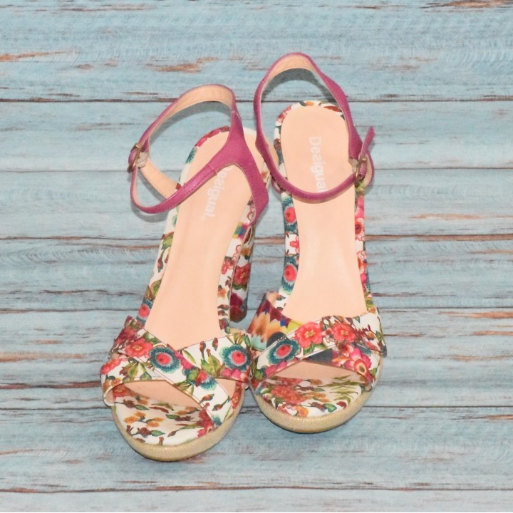Sandales escarpins fleuri, Desigual, Sevilla, coloris multicolore.