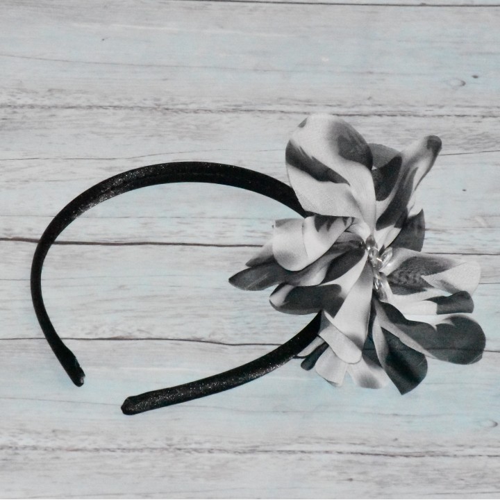 Serre-tête fleur, imprimé, coloris blanc.