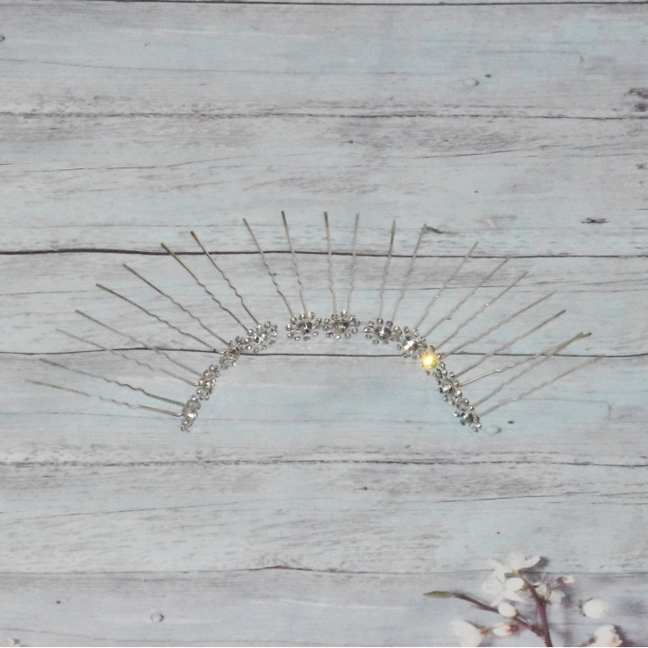 Piques à chignon fleur en strass, 