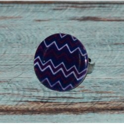 Bague bouton rond en nacre, motif zig-zag,  coloris violet.