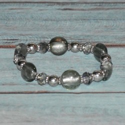 Bracelet en perles de cristal et verre, coloris gris.