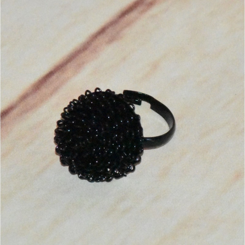 Bague boule noire, en fil métalique