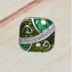 Bague émail forme carré, frise maya, coloris vert.