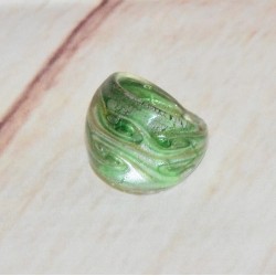 Bague en verre, coloris vert.