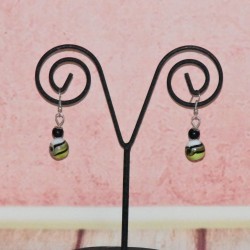 Boucles d'oreilles boule, en verre, coloris vert anis.