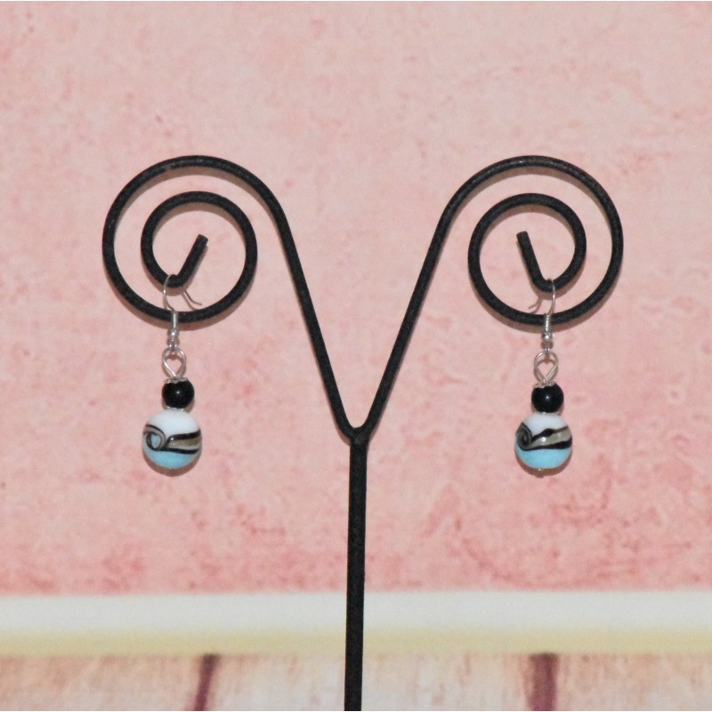 Boucles d'oreilles boule, en verre, coloris bleu ciel.