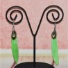 boucles d'oreilles Plumes coloré, coloris vert fluo.