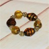 Bracelet fantaisie, perles en verre coloris jaune, ocre et noir.