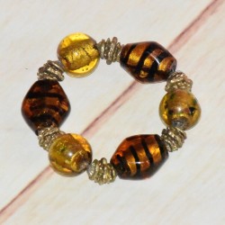 Bracelet fantaisie, perles en verre coloris jaune, ocre et noir.