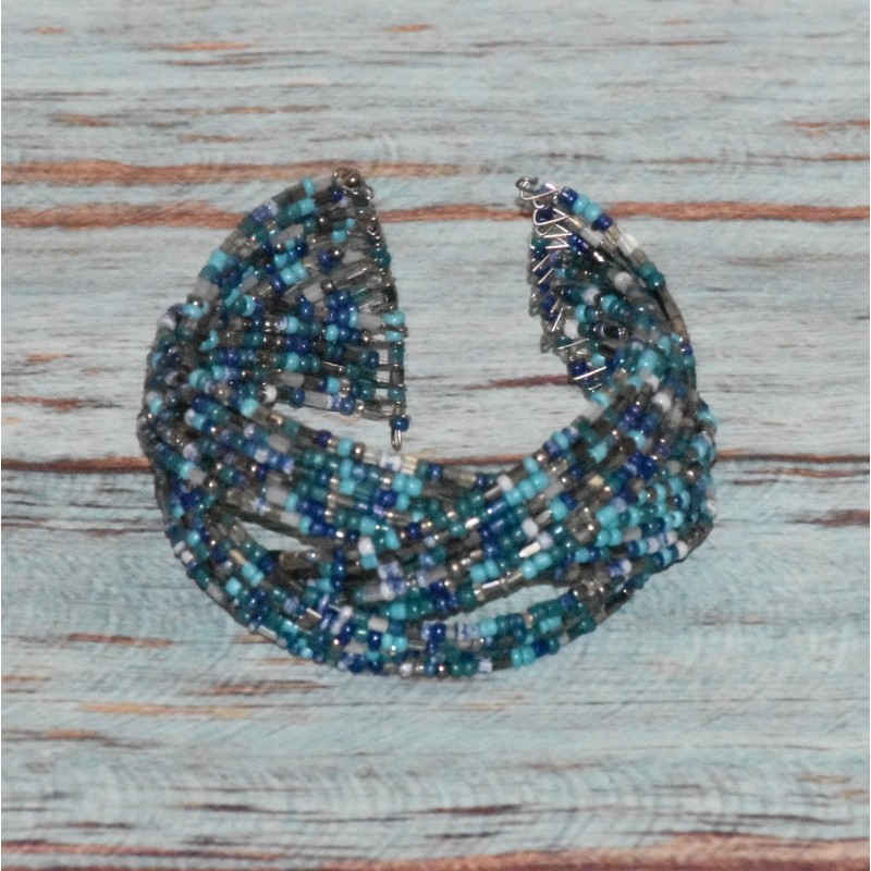 Bracelet manchette rigide, perles de rocaille, coloris bleu.