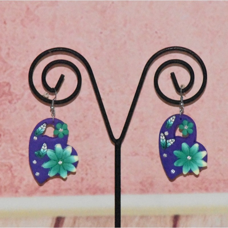 Boucles d'oreilles forme cœur, en polymère, coloris violet.