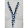Long collier métal, forme pointe , perles de verre, coloris bleu, détail.