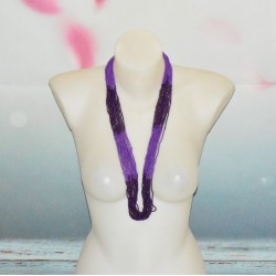 Collier multi-rangs en perles, ton sur ton, coloris violet.