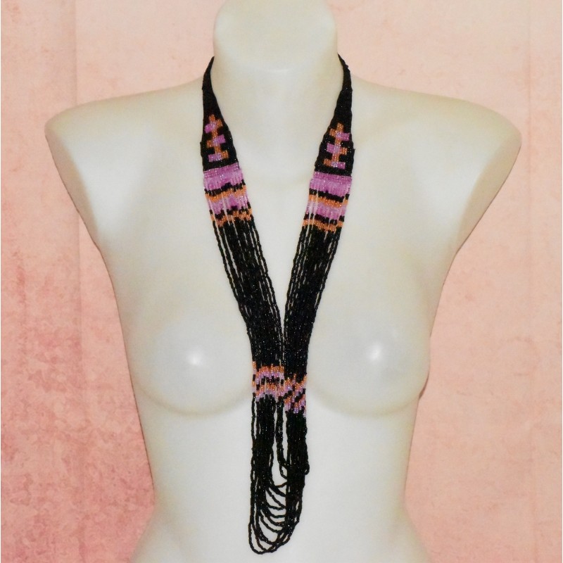 Collier tissé, en perles de rocaille, coloris noir. Collier tissé, en perles de rocaille, coloris noir.