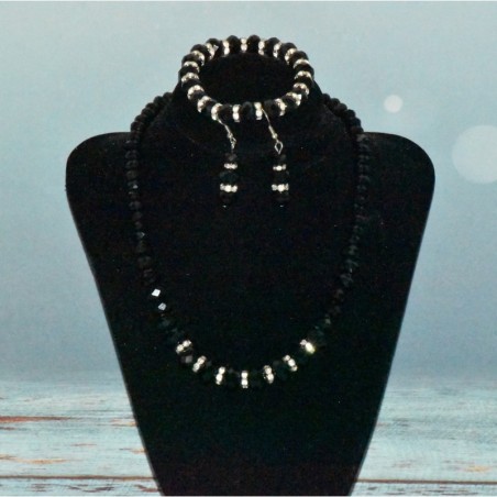 Parure en cristal, collier, bracelet et boucles d'oreilles, coloris noir.