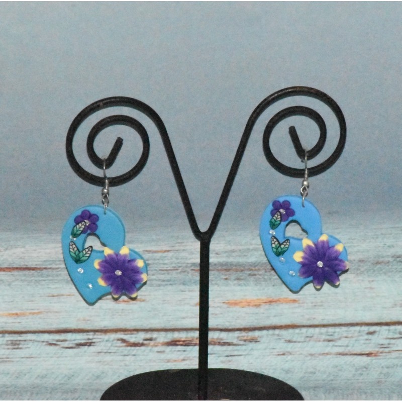 Boucles d'oreilles forme cœur, en polymère, coloris bleu. Boucles d'oreilles forme cœur, en polymère, coloris bleu.