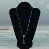 Collier pendentif goutte en verre, coloris bleu.