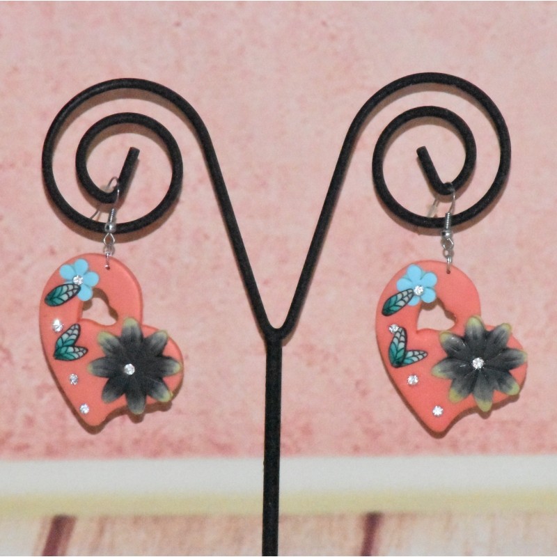 Boucles d'oreilles forme coeur, en polymère Boucles d'oreilles forme coeur, en polymère