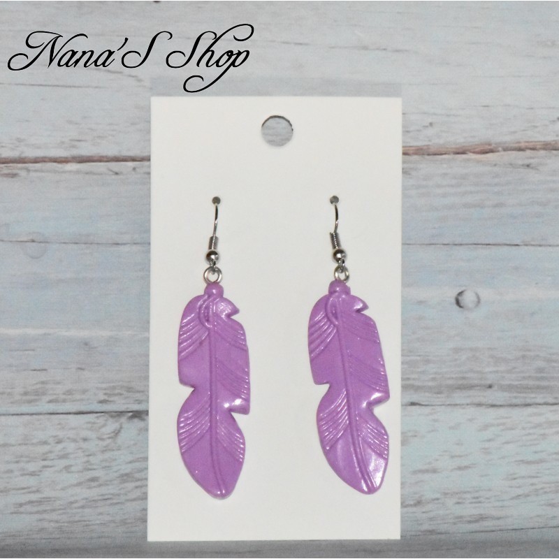 Boucles d'oreilles Plume, en pâte polymère, coloris mauve. Boucles d'oreilles Plume, en pâte polymère, coloris mauve.