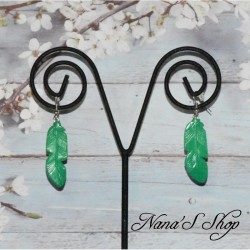 Boucles d'oreilles Plume, en pâte polymère, coloris vert.