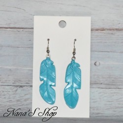 Boucles d'oreilles Plume, en pâte polymère, coloris bleu turquoise.