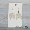 Boucles d'oreilles ailes d'ange, en pâte polymère, coloris blanc.