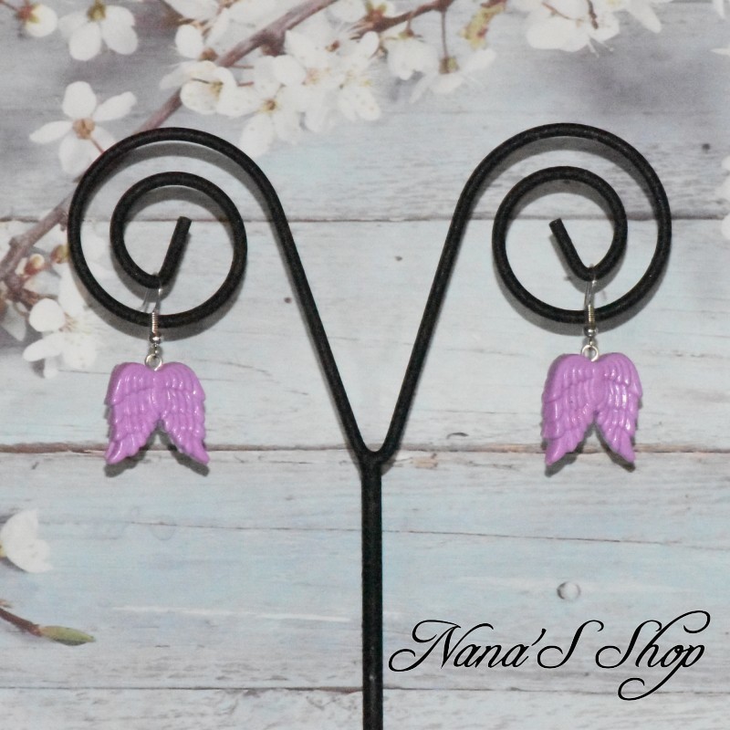 Boucles d'oreilles ailes d'ange, en pâte polymère, coloris mauve. Boucles d'oreilles ailes d'ange, en pâte polymère, coloris mauve.
