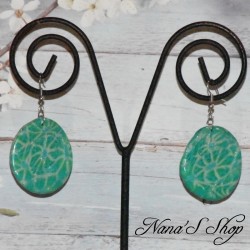 Boucles d'oreilles rondes, en pâte polymère, coloris vert et gris.