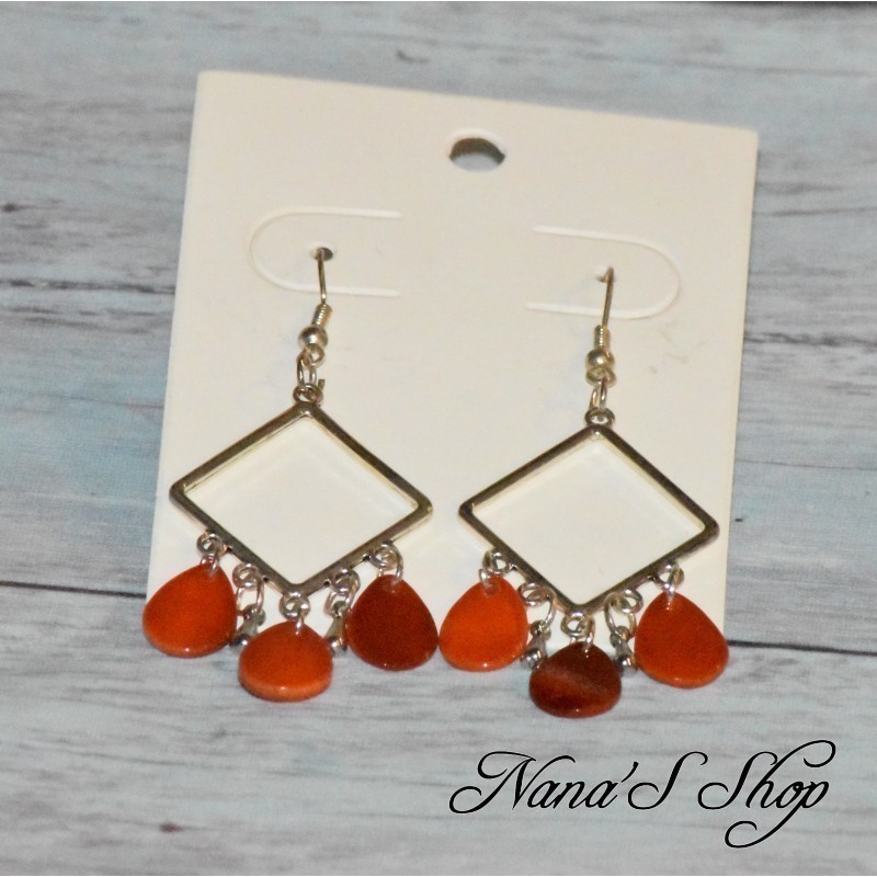 Boucle d'oreilles fantaisie, losange et gouttes en nacre, coloris orange.