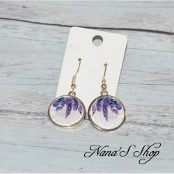 Boucles d'oreilles cabochons plumes, petit modèle, coloris violet.