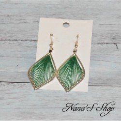 Boucles d'oreilles péruvienne, tissage forme feuille, coloris vert.