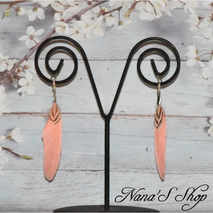 Boucles d'oreilles fantaisie, Plumes, coloris corail.