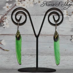 Boucles d'oreilles fantaisie, Plumes, coloris vert.