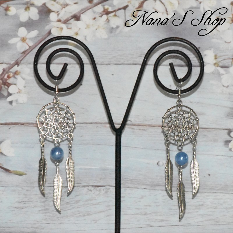 Boucles d'oreilles attrape rêve en métal, coloris bleu. Boucles d'oreilles attrape rêve en métal, coloris bleu.